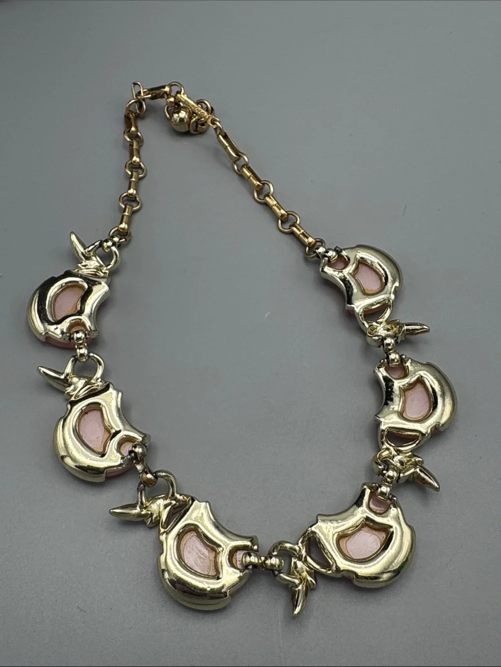 Rare Coro vintage pink cookie bite moon glow thermoset necklace - Picture 5 of 6